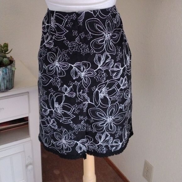 Geoffrey Beene Sport Stretch Cotton Skirt - Picture 5 of 10